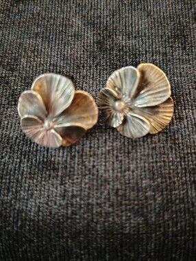 Vtg. Stuart Nye Sterling Silver Pansy Screw Back Earring